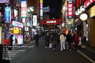 黑人白丝袜站街女,街头风情万种的神秘女子