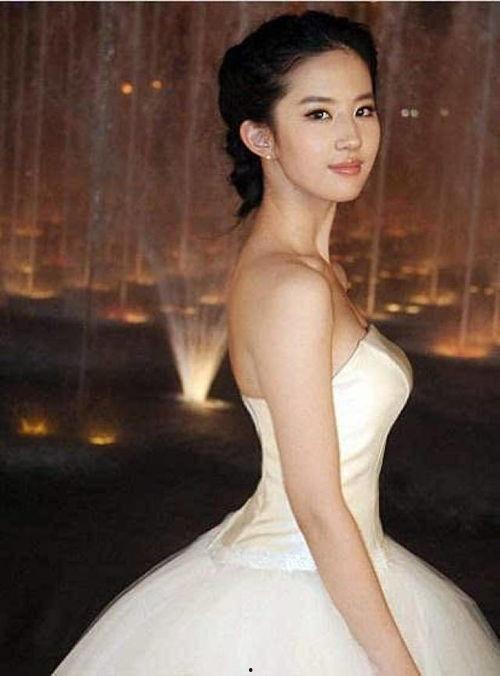 李彩桦大尺度无码写真,尺度惊人，引发网友热议